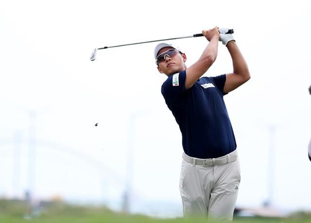 문도엽이 1번 홀에서 아이언 샷을 하고 있다. KPGA 제공