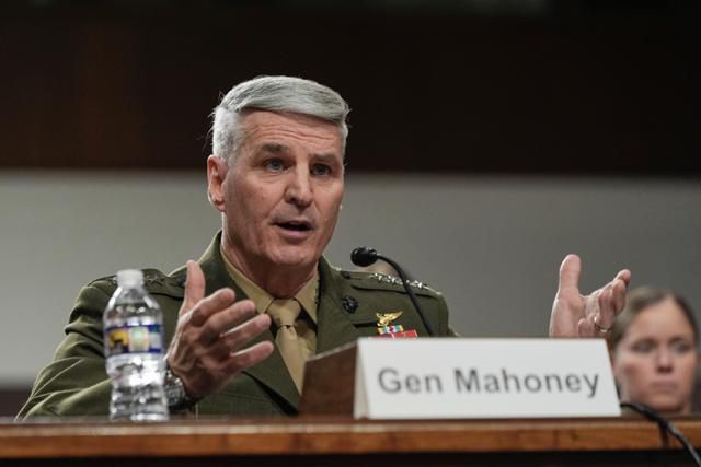크리스토퍼 마호니 미군 합동참모본부 차장 후보자가 11일 미국 워싱턴 연방의회에서 상원 군사위원회 인사 청문회에 출석해 질문에 답변하고 있다. 워싱턴=AP 연합뉴스