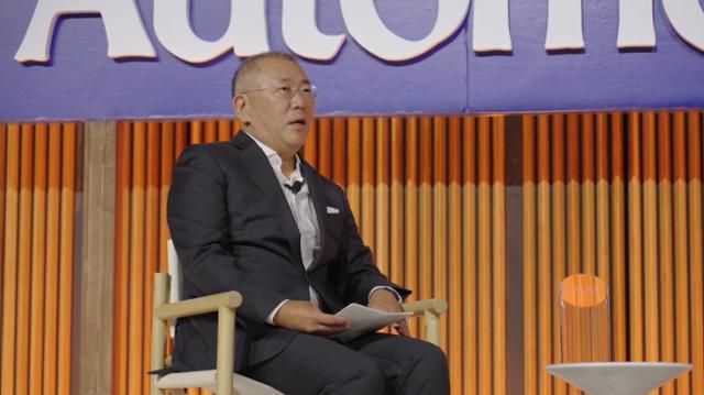 정의선 현대차그룹 회장이 11일 미국 디트로이트에서 열린 자동차 포럼 '2025 오토모티브뉴스 콩그레스'에 참석해 조지아주에서 발생한 한국인 근로자 구금 및 석방 사태와 관련해 입장을 전하고 있다. 오토모티브 뉴스 캡처