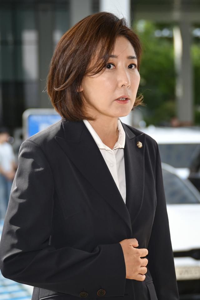 나경원 국민의힘 의원이 15일 서울 양천구 서울남부지법에서 열린 '국회 패스트트랙 충돌 사건' 관련 1심 결심 공판에 출석하고 있다. 하상윤 기자
