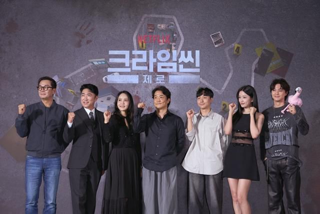 16일 서울 구로구에 위치한 신도림 라마다 호텔에서는 넷플릭스 오리지널 예능 '크라임씬 제로' 제작발표회가 열렸다. 행사에는 윤현준 PD, 황슬우 PD, 장진, 박지윤, 장동민, 김지훈, 안유진이 참석해 다양한 이야기를 나눴다. 넷플릭스 제공