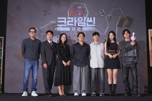 16일 서울 구로구에 위치한 신도림 라마다 호텔에서는 넷플릭스 오리지널 예능 '크라임씬 제로' 제작발표회가 열렸다. 행사에는 윤현준 PD, 황슬우 PD, 장진, 박지윤, 장동민, 김지훈, 안유진이 참석해 다양한 이야기를 나눴다.