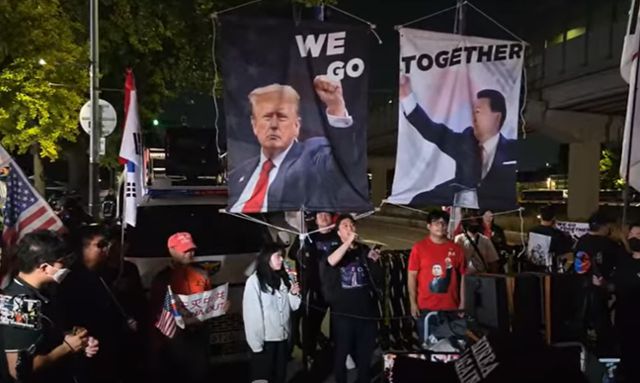 25일 서울 영등포구 대림동에서 윤석열 전 대통령 강성 지지자들이 모인 극우 단체 '민초결사대'가 집회를 열고 있다. 유튜브 '민초결사대' 채널 영상 캡처