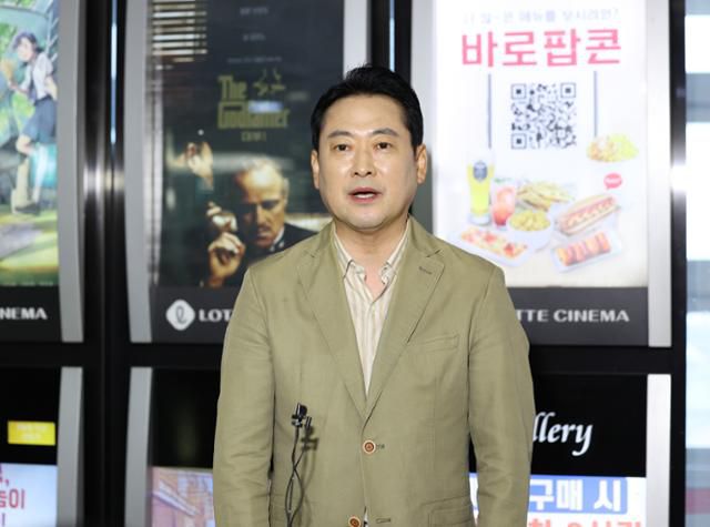 장동혁 국민의힘 대표가 추석 연휴인 7일 서울 롯데시네마 영등포점에서 청년들과 '건국전쟁2'를 관람하기 앞서 브리핑을 하고 있다. 뉴시스