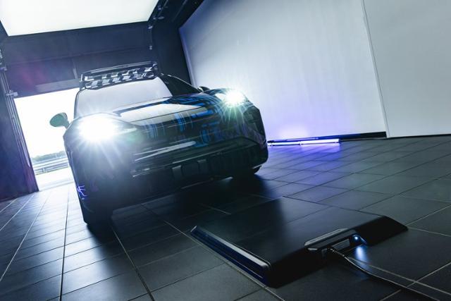 카이엔 일렉트릭. LG에너지솔루션 배터리를 품고 무선 충전의 시대를 연다. 포르쉐 제공