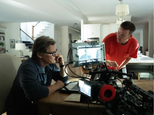 영화 '웨폰'에서 실종 아동의 아버지 아처 역을 맡은 배우 조시 브롤린(왼쪽)과 잭 크레거 감독. 워너브라더스 코리아 제공