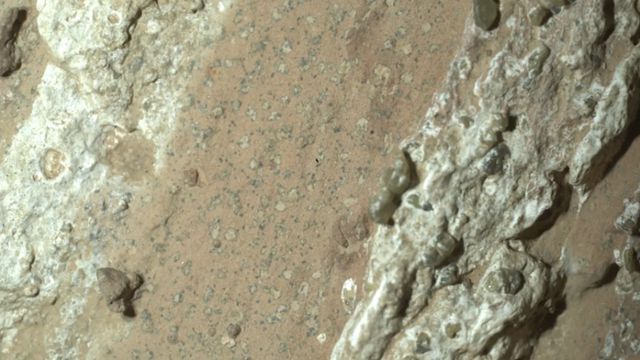 미국 항공우주국(NASA)의 무인탐사로버 '퍼서비어런스'가 잠재적인 생명체의 흔적으로 보이는 암석을 채취한 화성의 '체야바 폭포' 지역. NASA 제공