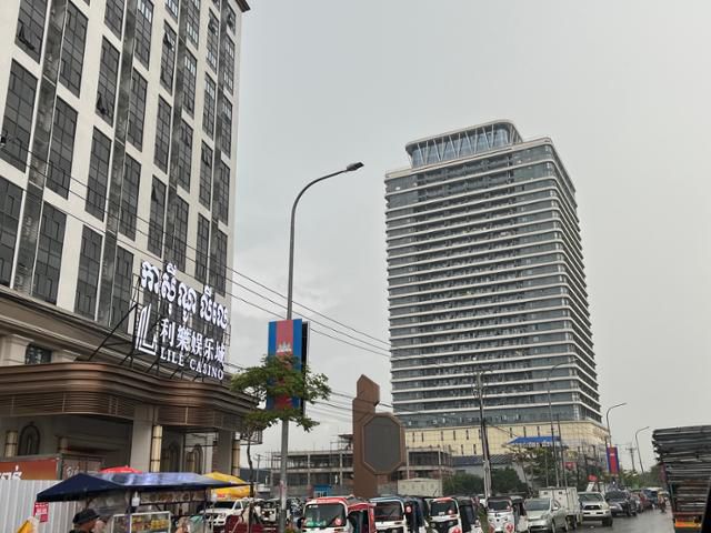 A씨와 B씨가 마지막에 갇혀있던 시아누크빌의 호텔. 상층부에 보이스피싱 거점이 있다. 시아누크빌=허경주 특파원