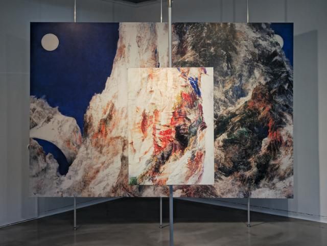 박준석, 고요한 무지, 2025, 73x53cm, 캔버스에 아크릴 / 각 3개 194x97cm, 캔버스에 피그먼트와 아크릴, 알루미늄, 목재