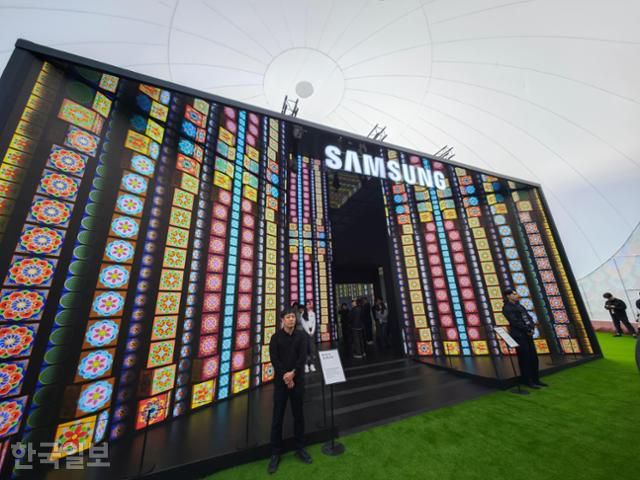 28일 경북 경주시 경주엑스포대공원 에어돔에 마련된 'K-테크 쇼케이스' 전시장에 설치된 삼성전자 부스의 모습. 경주=김진욱 기자