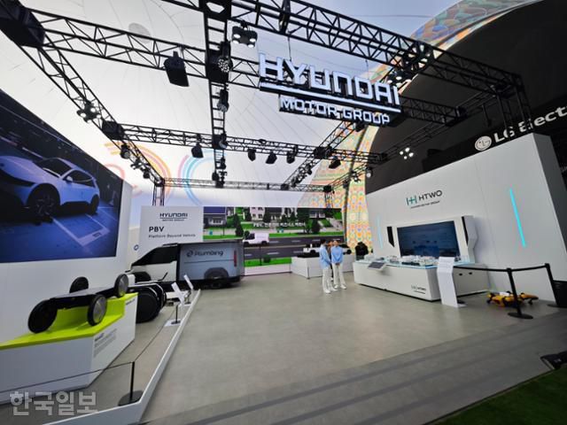 28일 경북 경주시 경주엑스포대공원 에어돔에 마련된 'K-테크 쇼케이스' 전시장에 설치된 현대자동차그룹 부스의 모습. 경주=김진욱 기자