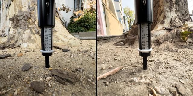 서울 마포구 연남동 일대 플라타너스들의 수목보호틀 내부 토양의 경도는 측정이 불가할 정도로 단단한 상태였다. 수목보호틀 없이 오래도록 방치된 결과다. 수목보호틀은 가로수에 인접한 토양 위로 가해지는 답압을 막아주는 역할을 한다. 표토에 답압이 누적되면 미세한 토양 입자들 사이의 공극이 사라져, 물과 산소가 뿌리까지 도달하지 못한다. 하상윤 기자