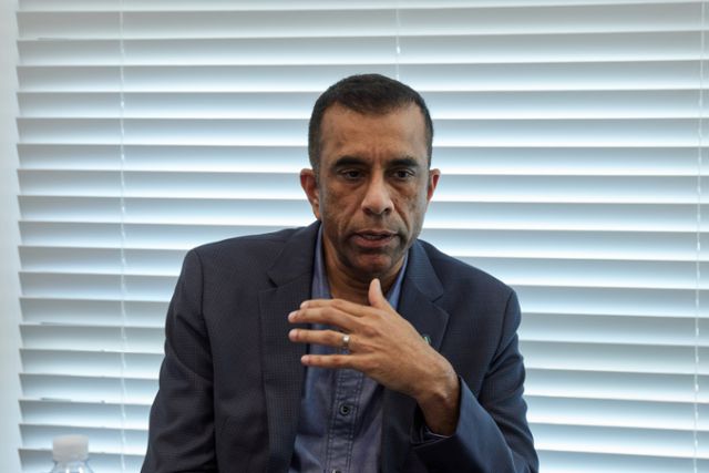 비제이 크리슈난 스카일로 부사장은 스마트폰을 이용한 국내 위성통신 서비스를 위해 국내 이동통신업체들과 논의 중이라고 밝혔다. 스카일로 제공