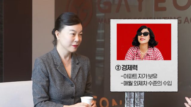 방송인 최화정이 지난 7일 공개된 유튜브 채널 '안녕하세요 최화정입니다' 영상에서 결혼에 대한 생각을 밝혔다. 유튜브 채널 '안녕하세요 최화정입니다' 영상 캡처