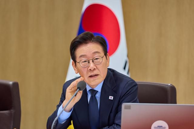 이재명 대통령이 11일 서울 용산 대통령실에서 열린 제49회 국무회의를 주재하고 있다. 대통령실 제공