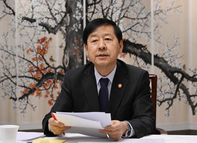 구윤철 부총리 겸 기획재정부 장관이 14일 서울 종로구 정부서울청사에서 시장상황점검회의를 주재하고 있다. 연합뉴스