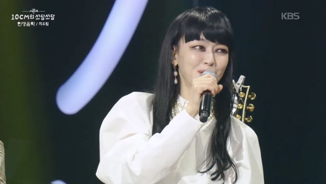 밴드 자우림 김윤아가 뇌 신경마비 투병 이후 활동과 앨범 작업에 생긴 변화를 언급했다. KBS2 제공