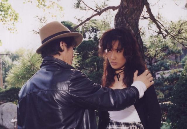 영화 '마스카라'는 트랜스젠더 배우 하지나(오른쪽)가 출연해 개봉 당시 화제를 불러모았다. 한국영상자료원 제공