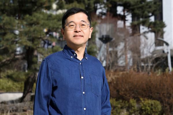 한기용 새너제이주립대 공대 겸임교수는 15일(현지시간) 본보와 만나 미중 간 AI 경쟁이 '현대판 안보 딜레마'라고 지적하며 민간 기업이 기술을 주도하는 만큼 그 역학은 냉전 시기 핵무기 경쟁보다 복잡하다며 ASI 도래 여부와 관계없이 AI 위험을 관리하기 위한 국제협력이 필수적이라고 강조했다. 본인 제공