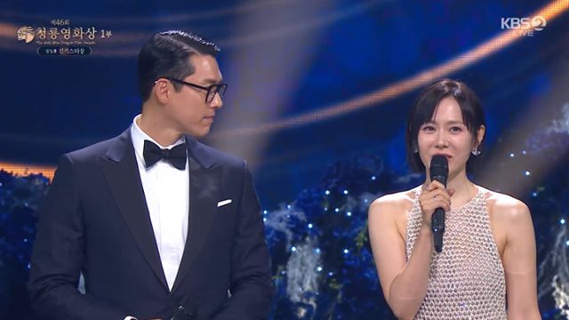 배우 현빈·손예진이 제46회 청룡영화상에서 인기스타상에 이어 남녀주연상을 수상해 이목을 집중시켰다. KBS2 '청룡영화상' 방송 캡처