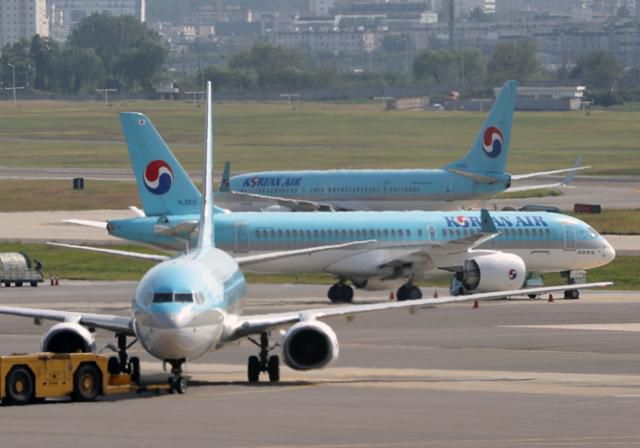 서울 강서구 김포공항에 계류 중인 대한항공 항공기. 뉴스1