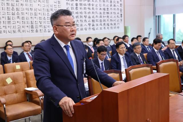 유병호 감사원 감사위원(전 사무총장)이 16일 서울 여의도 국회에서 열린 법제사법위원회 국정감사에서 의원 질의에 답하고 있다. 뉴시스