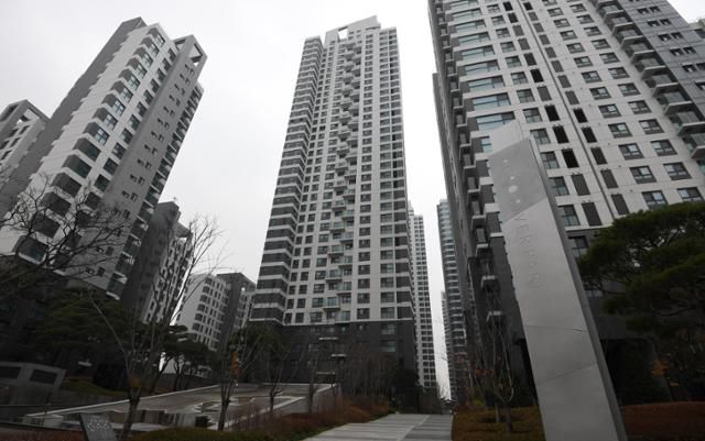 서울 서초구 반포동 아크로리버파크 아파트 단지. 한국일보 자료사진