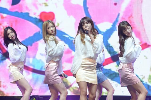 그룹 에이핑크. 2016년 활동 시절 모습. 한국일보 자료사진