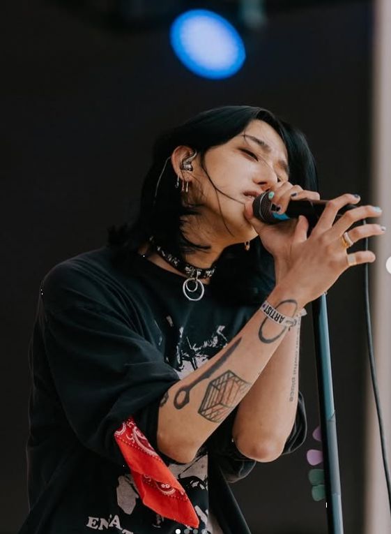 가수 로렌. 이해진 네이버 창업자의 아들이다. 더블랙레이블에서 연습생 생활을 했다. 로렌 사회관계망서비스 캡처