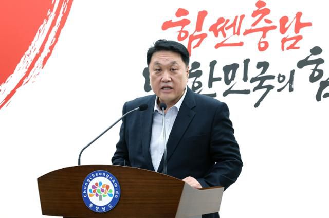 안호 충남도 산업경제실장이 1일 도청 프레스센터에서 ‘보령 탄소 전환 e-SAF 생산 기술 개발’ 사업의 예비타당성 조사 통과 의미, 앞으로 계획을 설명하고 있다. 충남도 제공