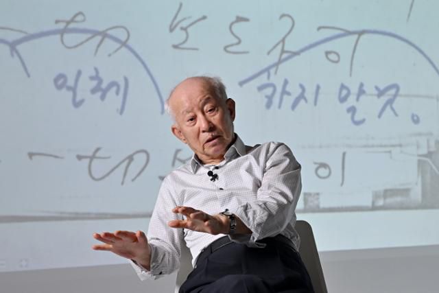 노향기 전 한국일보 기자가 서울 중구 한국일보사에서 인터뷰를 하고 있다. 민경석 기자