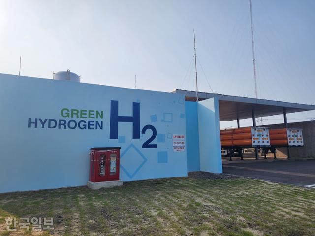 제주시 구좌읍 행원리 행원풍력발전단지의 그린수소 생산시설. 상용 단계 수전해 기술을 실증하기 위해 마련된 국내 첫 설비다. 제주=나주예 기자