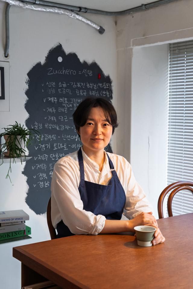 신정원 셰프는 음식을 생산자와 요리사, 손님, 재료, 기억들이 겹쳐서 만들어지는 하나의 장으로 설명한다.