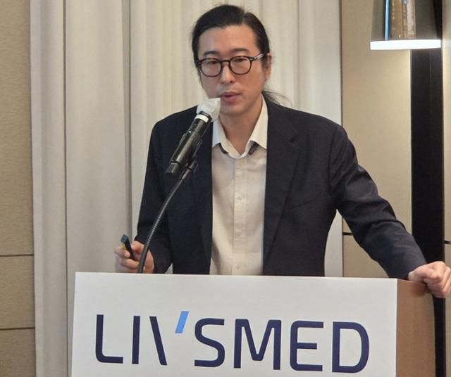 이정주 리브스메드 대표가 7일 서울 여의도 페어몬트 호텔에서 열린 설명회에 참석해 코스닥 상장 계획을 밝히고 있다. 리브스메드 제공