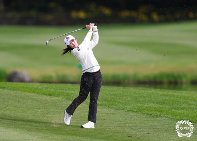황유민이 아이언샷을 하고 있다. KLPGA 제공
