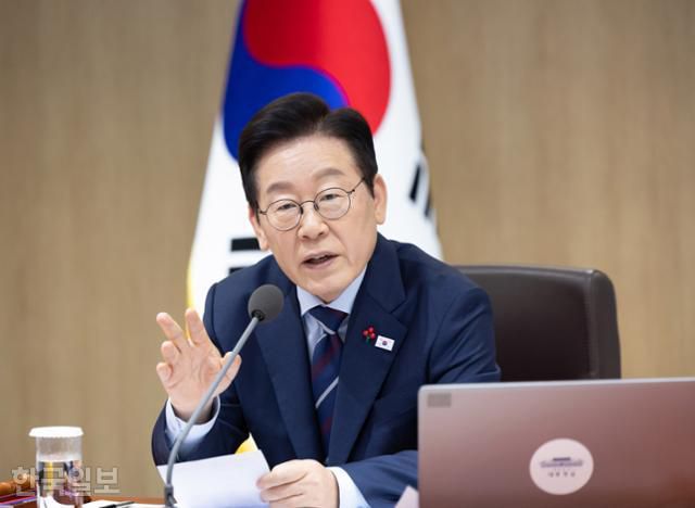 이재명 대통령이 2일 서울 용산 대통령실에서 열린 제52회 국무회의에서 모두발언을 하고 있다. 대통령실제공