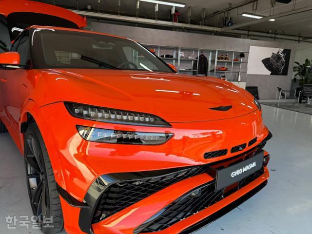 프랑스 르 카스텔레 폴 리카르드 서킷 인근 차고지에 11월 21일 제네시스 GV60 마그마가 서있다. 르 카스텔레=오지혜 기자