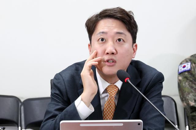 이준석 개혁신당 대표가 5일 서울 여의도 국회 의원회관에서 열린 '대한민국 원자력추진잠수함(SSN) 추진의 향후 과제' 세미나에서 인사말을 하고 있다. 연합뉴스