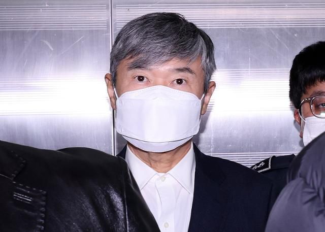 조은석 내란·외환 특별검사팀 수사로 구속된 조태용 전 국가정보원장이 지난달 18일 서울 서초구 순직해병 특별검사팀 사무실로 출석하고 있다. 뉴스1