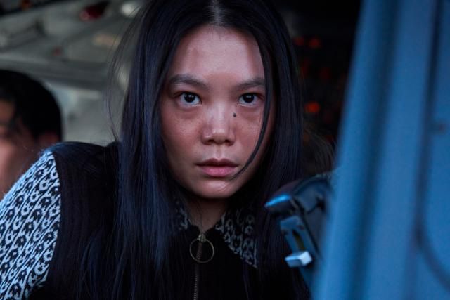 영화 '굿뉴스'에서 일본 비행기 납치범들인 적군파의 유일한 여성 단원 아스카를 연기한 야마모토 나이루. 넷플릭스 제공