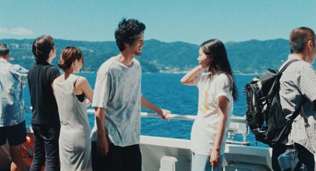 영화 '슈퍼 해피 포에버'에서 극 중 사노와 나기는 우연히 만나 서로에게 호감을 느낀다. 찬란 제공