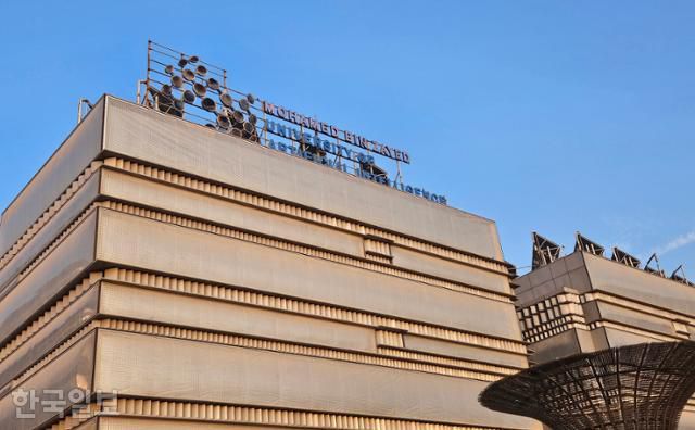 UAE 아부다비에 있는 모하메드 빈 자이드 AI 대학원(MBZUAI) 건물. 2019년 개교 이후 5년 만에 자연어 처리, 머신러닝 분야에서 세계 10위 수준에 도달했다. 아부다비=김태연 기자