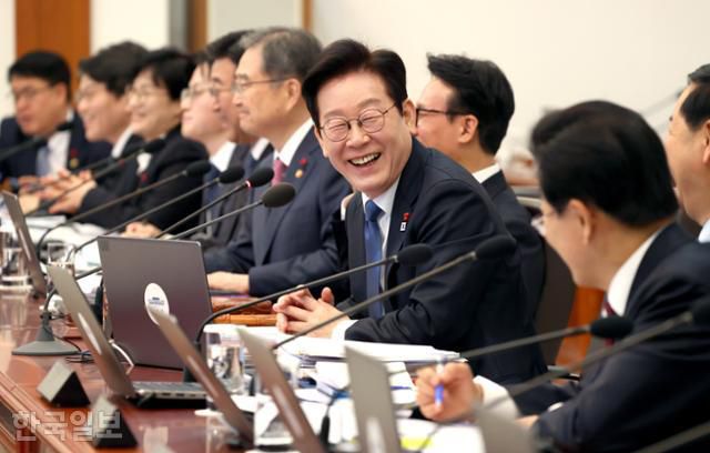 이재명 대통령이 30일 청와대 세종실에서 국무회의를 주재하고 있다. 왕태석 선임기자