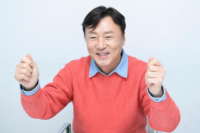 하혁준 라오스 축구대표팀 감독이 부임 후 변화하고 있는 대표팀 환경에 대해 설명하고 있다. 임지훈 인턴기자