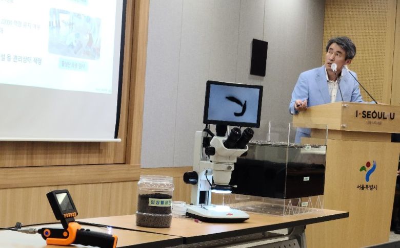 28일 백호 서울시 상수도사업본부장이 서울시청에서 기자설명회를 열고 최근 수돗물 유충 사태와 관련해 그간의 추진사항과 조사결과 및 향후 대응계획을 발표하고 있다. [최원혁 기자/choigo@heraldcorp.com]