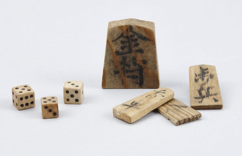 발굴된 선상놀이도구