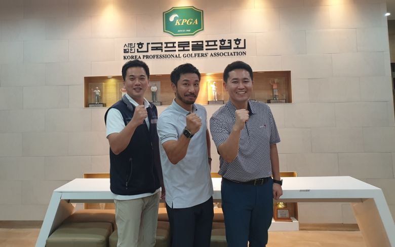 KPGA 골플루언서로 위촉된 유투버 '심짱'(가운데)