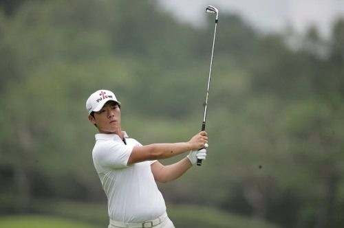 15번 홀에서 아이언 샷을 날리고 있는 박정민. [사진=KPGA]