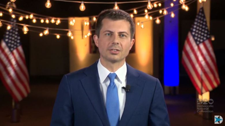 피트 부티지지 전 사우스벤드 시장이 20일(현지시간) 열린 민주당 전당대회 4일차 일정에 지지연사로 나서 소수자에 대한 차별 해소 및 권리 증진을 위해 바이든을 지지해야 한다고 말하고 있다. [美 민주당 전당대회 중계 화면 캡쳐]