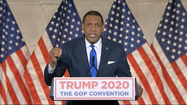 민주당 소속 버논 존스 조지아 주의회 하원의원도 24일(현지시간) 공화당 전당대회에서 지지 연사로 나서 민주당 대통령 후보인 조 바이든 전 부통령의 리더십을 비판하며 트럼프 대통령의 흑인 공동체에 대한 헌신을 높이 평가했다.